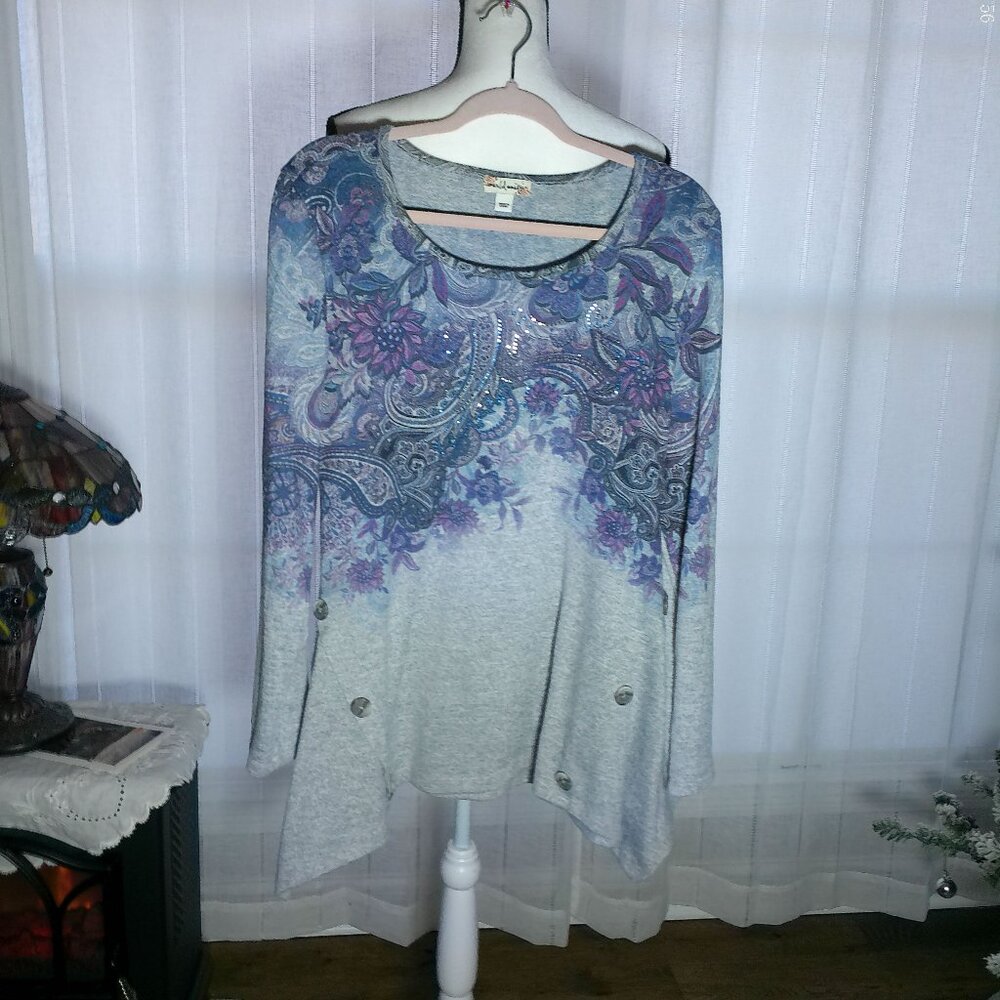 WORLD UNITY Long Sleeve Scoop Neck Shark Bite Hem Gray w/Floral Design L